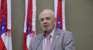 Serafim afirma que diretora do 28 de Agosto persegue enfermeirosNem acaba, nem fica pouco