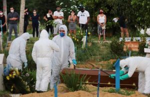 Prefeitura volta atrás e decide não empilhar caixões durante enterroSecretaria Municipal de Limpeza Urbana (Semulsp) deve manter o modelo de trincheiras