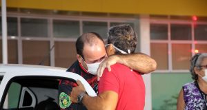 “Estava jogado numa cadeira do João Lúcio”Paciente curado no Hospital de campanha da Prefeitura relata drama antes da cura