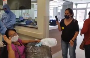 Mãe e filha choram lágrimas de felicidade no Delphina AzizMai um alento para os amazonense