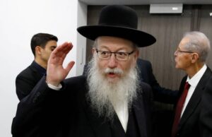 Israel: líder que chamou Covid-19 de “castigo gay” testa positivo