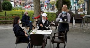 Espanha amplia relaxamento e quer volta de turistas em julhoRuas das principais cidades voltam a ficar mais movimentadas