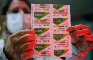 França suspende hidroxicloroquina como tratamento para covid-19Órgãos de saúde declararam ser contra o uso do medicamento