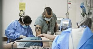Médico voluntário relata “terror” contra coronavírus em hospital de ManausBrasiliense se candidatou para atuar voluntariamente no combate ao coronavírus em Manaus