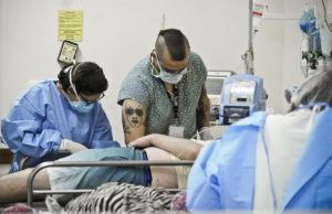 Médico voluntário relata “terror” contra coronavírus em hospital de ManausBrasiliense se candidatou para atuar voluntariamente no combate ao coronavírus em Manaus