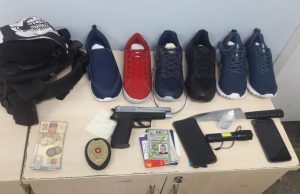 Dupla é presa em flagrante furtando loja no Centro de ManausAmbos estavam furtando uma loja de calçados e materiais esportivos