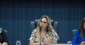 Estabelecimentos comerciais serão obrigados a fornecer álcool em gel para clientesO projeto de Lei 084/2020, de autoria da vereadora Mirtes Sales, que dispõe sobre a obrigatoriedade