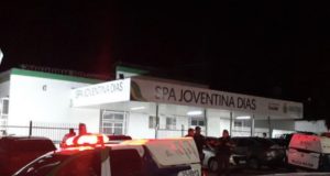 Criança é atingida por bala perdida durante tiroteio na CompensaUm homem morreu no local com três tiros