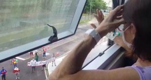 Comoção: idosa de 67 anos, ganha aniversário surpresa da família em hospitalInternada há 15 dias, Nelimar Amazonas deu entrada no Hospital Delphina Aziz
