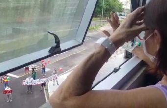 Comoção: idosa de 67 anos, ganha aniversário surpresa da família em hospital