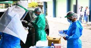 Manaus tem 5,5% de profissionais de saúde infectados pelo novo coronavírusGoverno do Amazonas instalou serviços exclusivos de testagem rápida para profissionais de saúde, um deles funciona em sistema de drive-thru