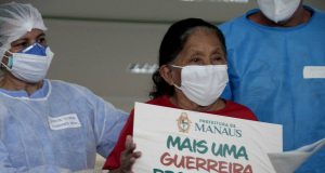 Em Manaus, índia de 92 anos luta como guerreira e vence covid-19Sem falar português e mantendo comunicação apenas em sua língua nativa, da etnia baniwa, é a indígena mais idosa a vencer o novo coronavírus