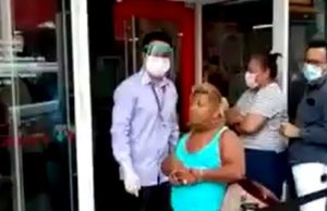 Patixa é expulsa da fila do banco em ManausMandada pro último lugar