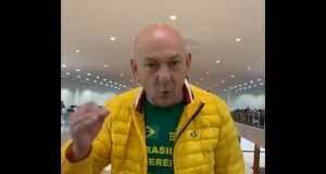 Empresário Luciano Hang se defende contra operação da PF nas redes sociais"Levaram o meu celular e o meu computador pessoal pra ver se eu tinha feito alguma coisa contra o STF. Fake News contra a corte. Jamais! Jamais!"