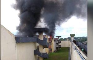 Rebelião na Unidade Prisional do PuraquequaraParte dos presos já tomaram o telhados
