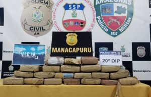 Dois homens são presos em flagrante com 30 quilos de drogas em ManacapuruSegundo o delegado Rodrigo Torres, as equipes receberam denúncia informando que dois tripulantes de uma embarcação, que vinha de Japurá