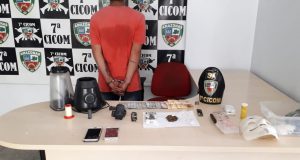 Jovem com tornozeleira eletrônica rompida é preso por tráfico de drogasMatheus relatou que já está há 4 meses com a tornozeleira eletrônica rompida e que responde pelo crime de Tráfico de Drogas