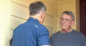 Brincadeira sexual entre dois homens idosos termina em morteAlan Bischof, de 82 anos, é casado com uma mulher de 35, mas se envolveu com homem de 65, que morreu durante sexo masoquista