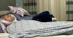 Foto de Sikêra Jr. com saúde muito debilitada viraliza na internet"Ele está bem. Já passou o período da doença, mas segue se recuperando", disse o assessor