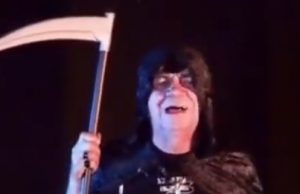 Nunes Filho se veste de morte e manda povo abrir o olho com o coronavírusSubindo pelas paredes