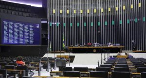 Câmara pode votar hoje 2º turno da PEC do Orçamento de GuerraProposta dá flexibilidade para aplicar recursos no combate à covid-19