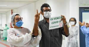 Hospital de campanha comemora mais de 20 altas em dois diasMais de 250 pacientes já retornaram as suas casas, após receberem alta do hospital de campanha municipal Gilberto Novaes, na zona Norte