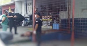 Após tentar assaltar residência, bandido é surpreendido por populares e apanha até a morteEle teve as mãos amarradas sendo agredido em seguida até a morte