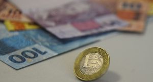Arrecadação cai 28,9% em abril e fica em R$101,1 bilhõesValor é o menor resultado para o mês desde 2006