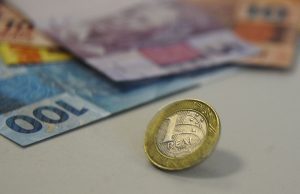 Arrecadação cai 28,9% em abril e fica em R$101,1 bilhõesValor é o menor resultado para o mês desde 2006