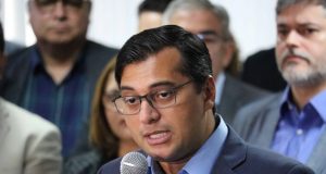 Governo dispensou proposta R$ 472 mil mais barata para compra de respiradoresUOL revelou os dados e base tentou justificar