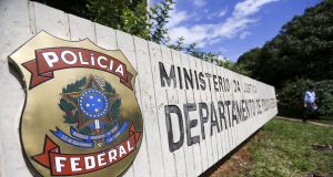 PF cumpre mandados judiciais em investigação sobre fake news