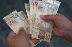 Caixa pagou até este sábado R$ 60 bilhões em auxílio emergencialAmanhã poderão sacar em dinheiro os beneficiários nascidos em agosto