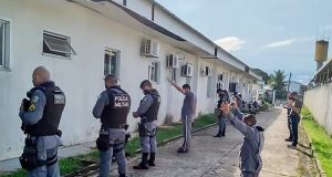 PMs oram em hospital por colega de farda diagnosticado com Covid-19, em TeféO PM está se recuperando bem