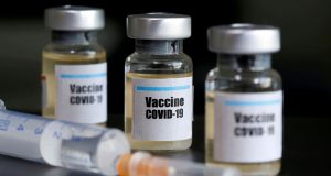 Brasil inicia neste mês testes com vacina contra covid-19Imunizante está sendo desenvolvida pela Universidade de Oxford