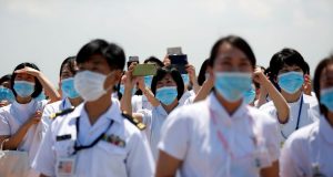 Japão pode dar 300 milhões de dólares para projeto contra covid-19Dinheiro será usado na fabricação de vacinas