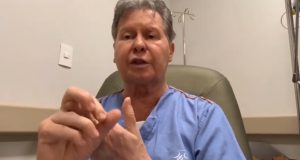 Enfrentando a Covid, Arthur grava vídeo do hospital: “Doença terrível”Internado