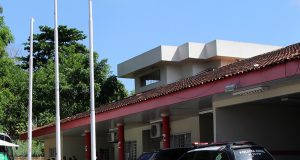 Publicitário é preso após invadir casa da ex-esposaSegundo a delegada, na ocasião do crime, o homem descumpriu a medida protetiva imposta para evitar que ele se aproximasse da vítima
