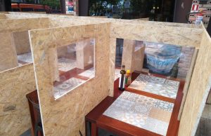 Novo normal: Cachaçaria do Dedé cria cabine para separar clientesSinais da pandemia