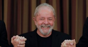Lula contrata advogados para investigar a ele mesmoCoisas do Brasil