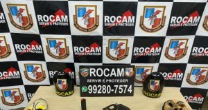 Com máscaras e armamento, jovem é preso pela RocamA equipe em patrulhamento recebeu uma denúncia anônima de que havia um homem armado no local