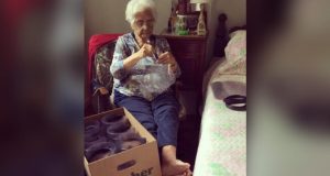 Voluntária da 2ª Guerra, idosa de 94 anos agora ajuda no combate ao Covid-19Maria Blandina Medeiros Neder confeccionou luvas e cachecóis para serem enviados aos soldados brasileiros que lutaram na Europa. Hoje, ela produz máscaras para profissionais da saúde.
