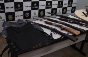 ‘Donos de Comunidade’ são presos com armamentos, drogas e munições na Zona NorteEles confessaram que fazem parte de uma organização criminosa e que a função deles seria de armazenar esse material para posteriormente serem distribuídos na capital