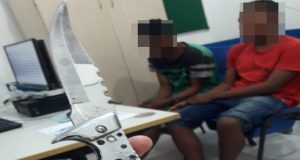 Em Iranduba, taxista pula do carro para não ser morto por adolescentesPânico no carro