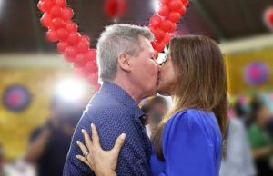 No dia dos Namorados, Arthur se derrete por Eleizabeth Valeiko