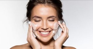 Dermatologista ensina a fazer máscara caseira com borra de café e ovoDia de beleza