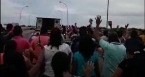Com queima de máscaras, evangélicos fazem ato contra o coronavírus