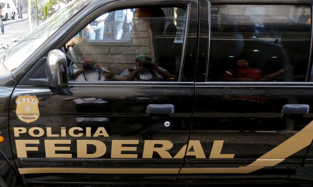 carro_da_pf_durante_operacao_no_rio_de_janeiro