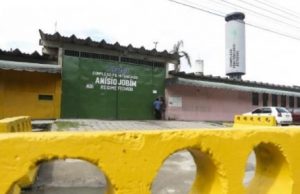 Marginal tenta jogar droga para dentro do Compaj e leva chumbo da políciaVaza, seu marginal