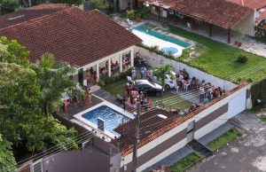 Infringindo a lei e sem medo do Coronavírus festa clandestina é interrompida pela PM em ManausEventos com aglomeração seguem proibidos em todo o Amazonas