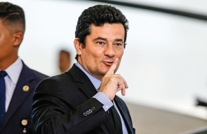 Sérgio Moro pode ter salário de R$ 31 mil canceladoAinda recebe do Governo